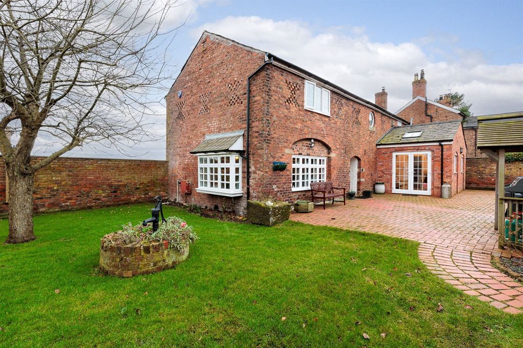 Property photo 1 of 24 (Main)