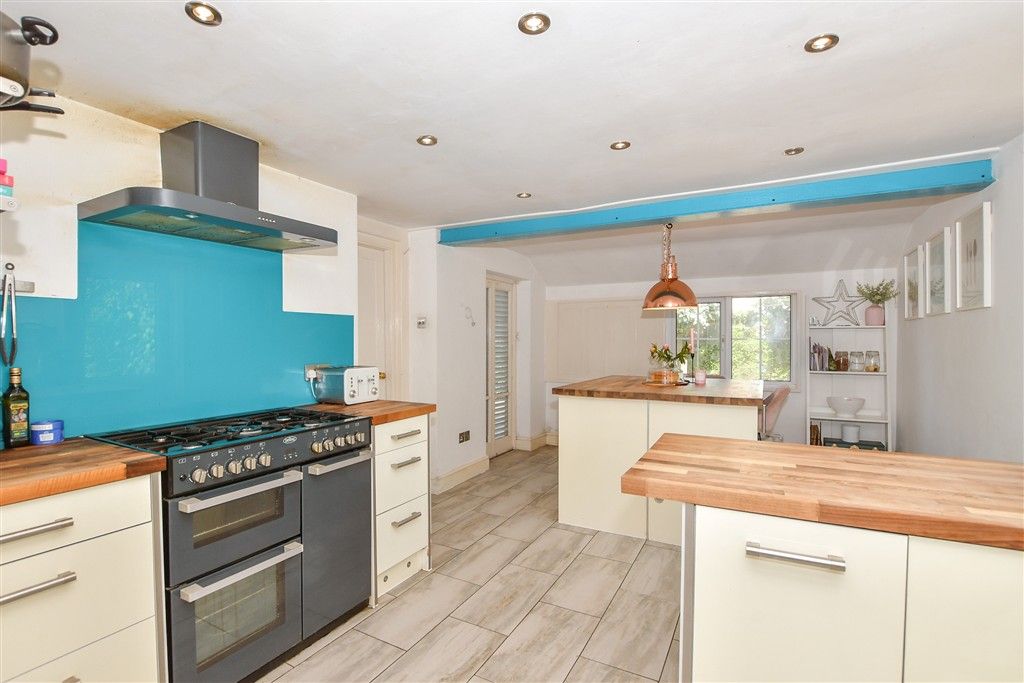 Property photo 3 of 19 Kitchen/Breakfast Room