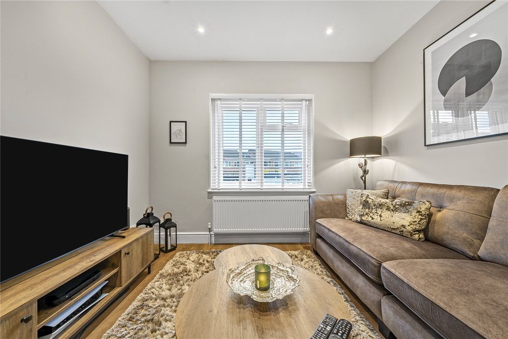 Property photo 3 of 22 Picture No. 23