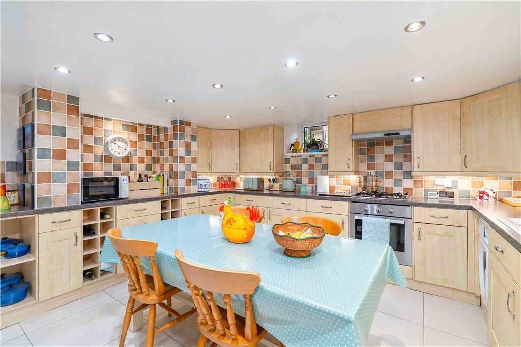 Property photo 3 of 14 Kitchen