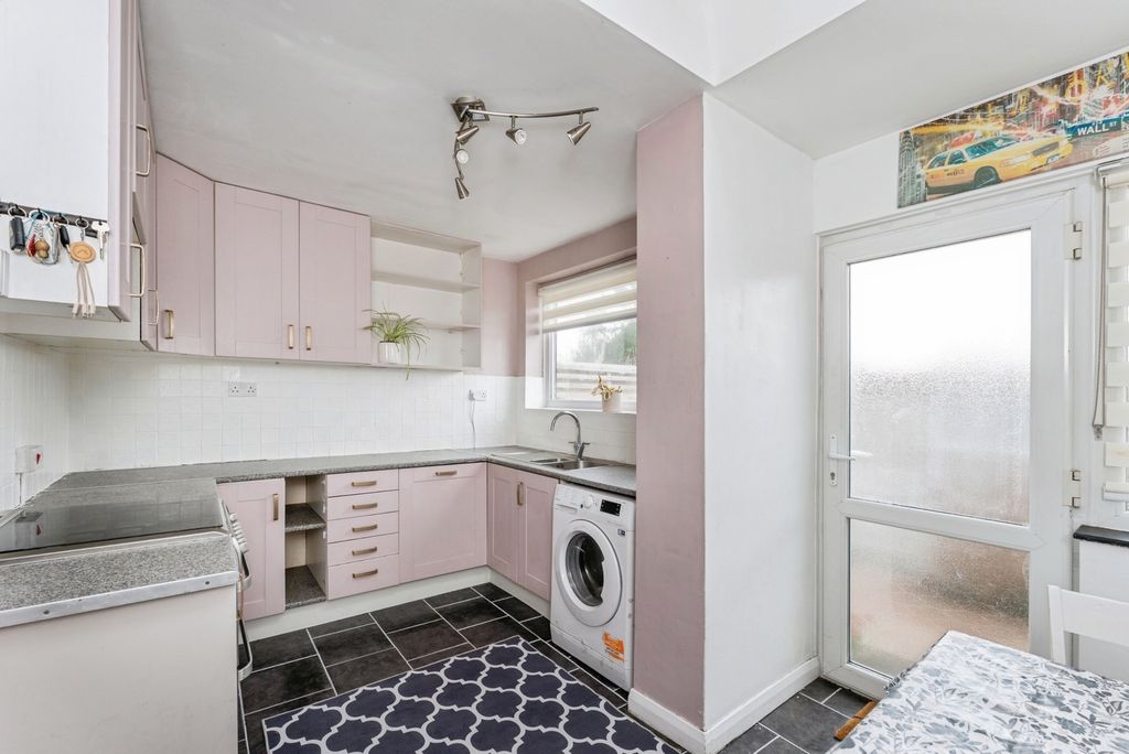 Property photo 3 of 17 Photo