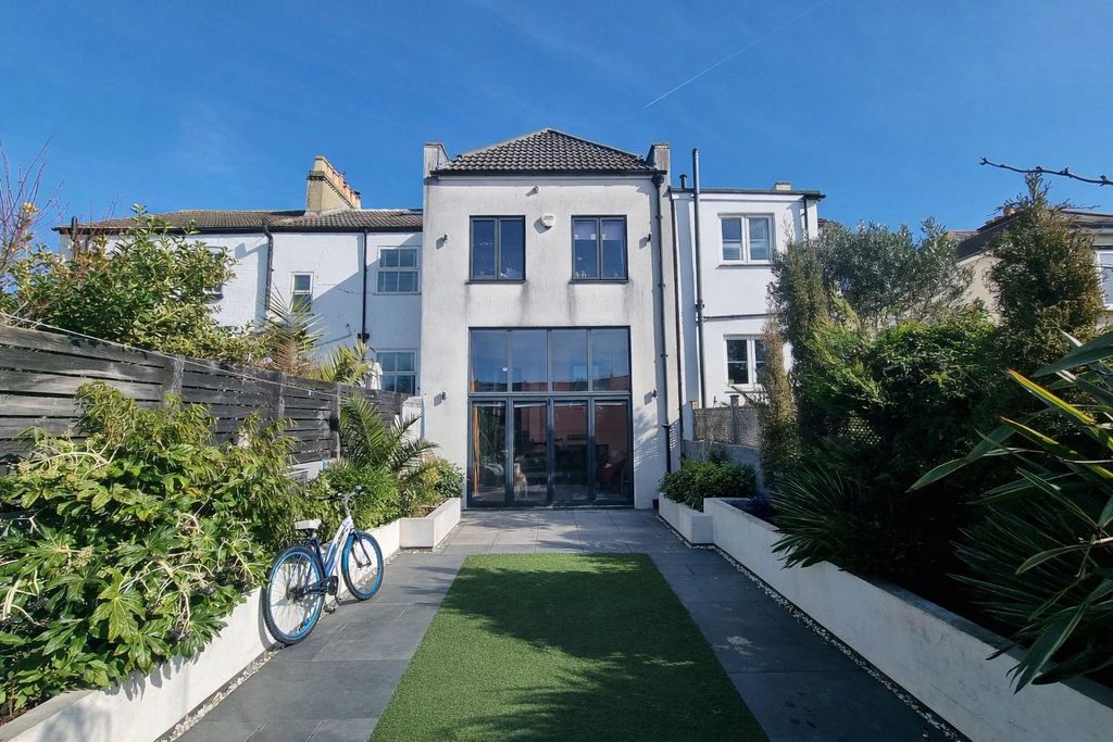 Property photo 2 of 14 Exterior