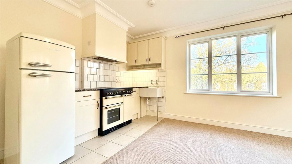 Property photo 3 of 8 Picture No. 10