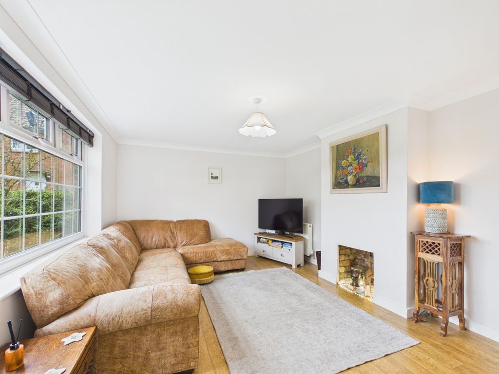 Property photo 3 of 27 4947839