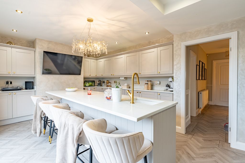 Property photo 3 of 32 Yorkroad11