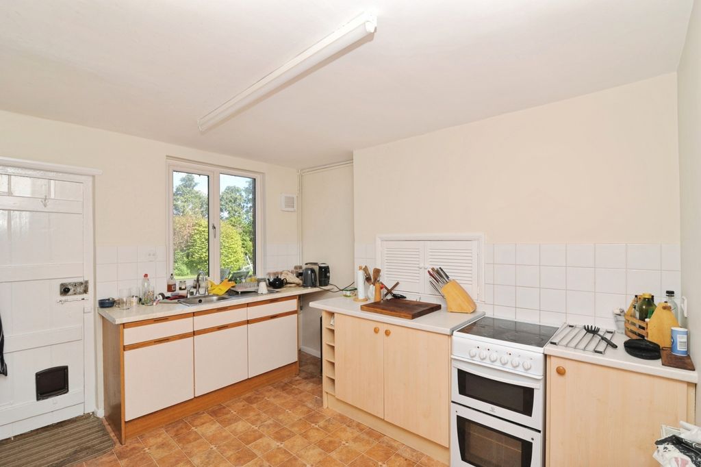 Property photo 3 of 23 Kitchen