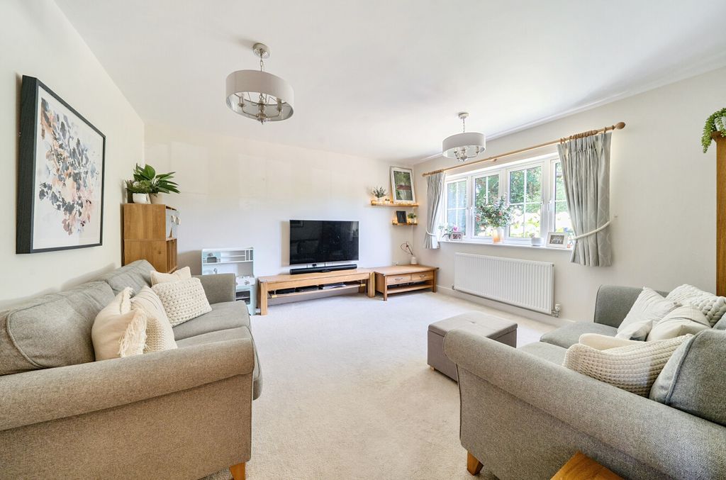 Property photo 3 of 14 1313675-19-685E8F...