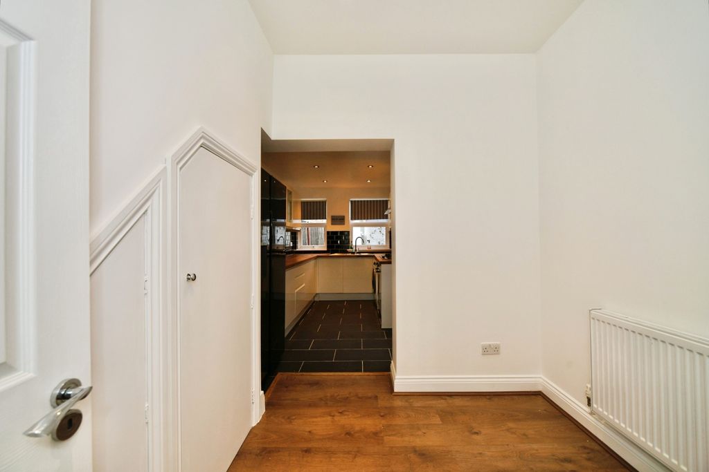 Property photo 3 of 30 Pbox-Img.Jpg