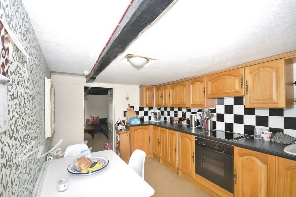 Property photo 3 of 4 9910Bb20-Kitchen