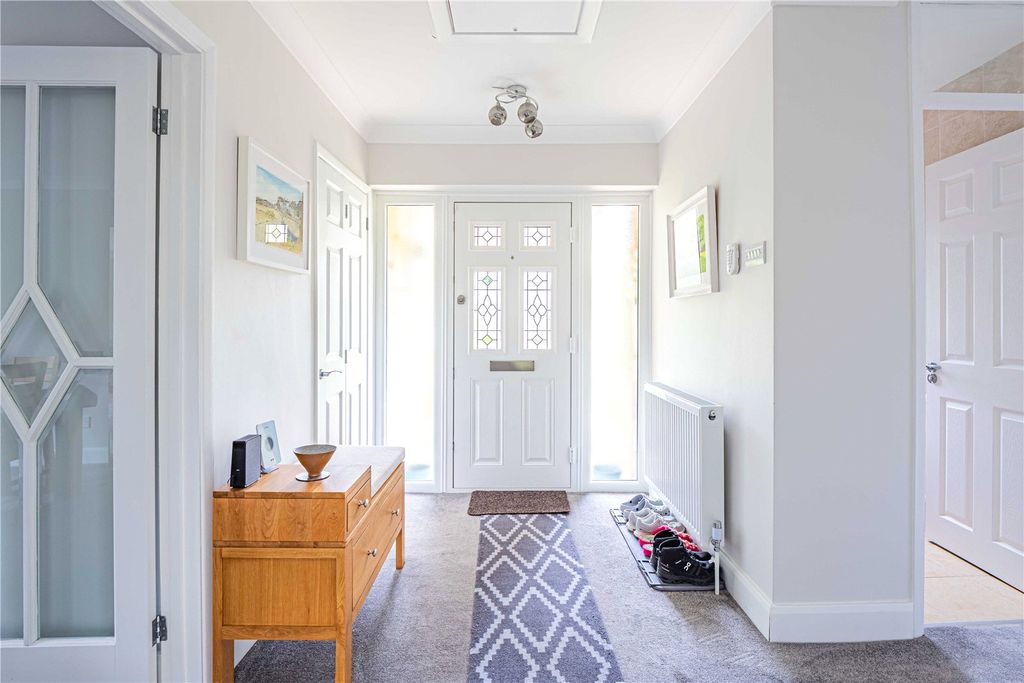 Property photo 2 of 17 Picture No. 27