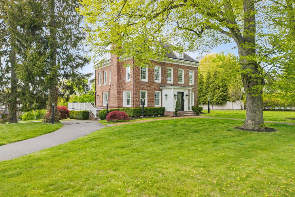 Property photo 1 of 26