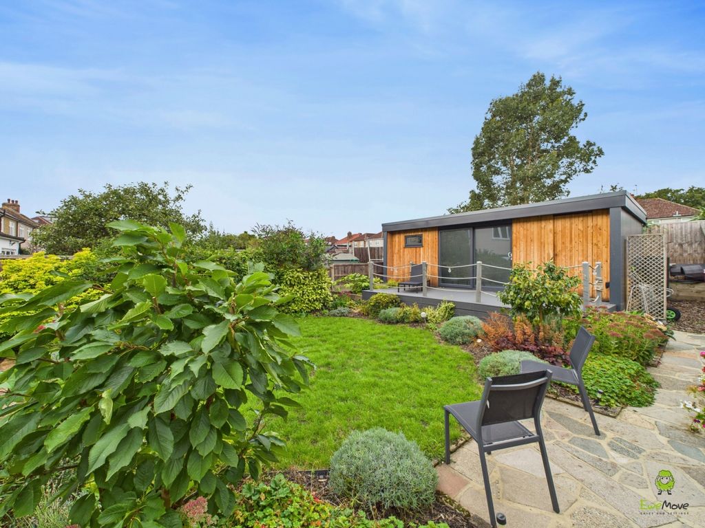 Property photo 2 of 18 Presented By Robert At Ewemove Bexleyheath And Dar