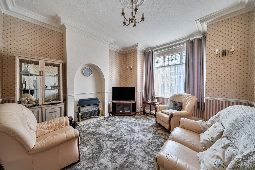 Property photo 2 of 15 1419872-12-69988E...