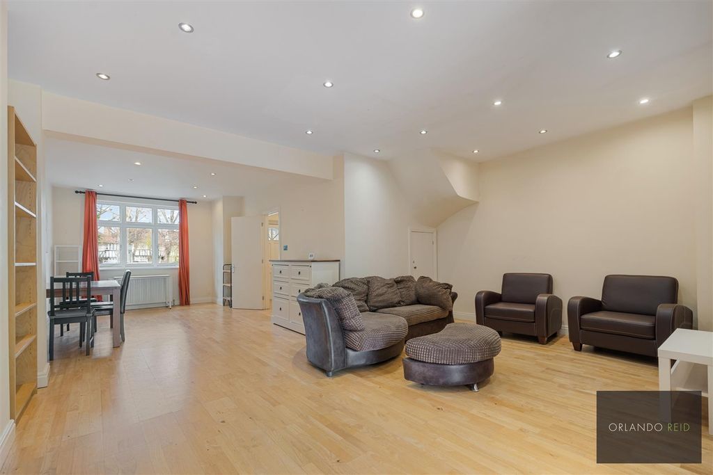 Property photo 3 of 12 3 Tudor Gardens W3 0Dt-1.Jpg