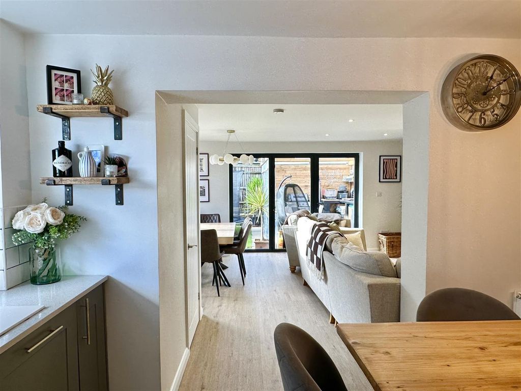 Property photo 2 of 30