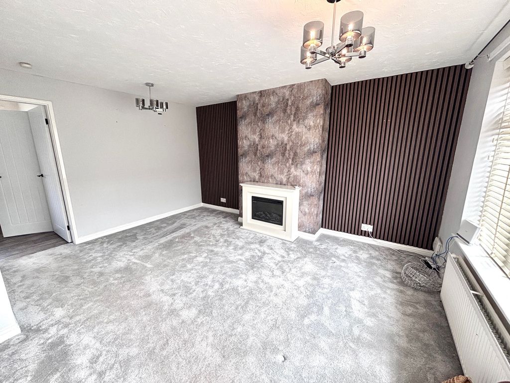 Property photo 3 of 10 Living Room