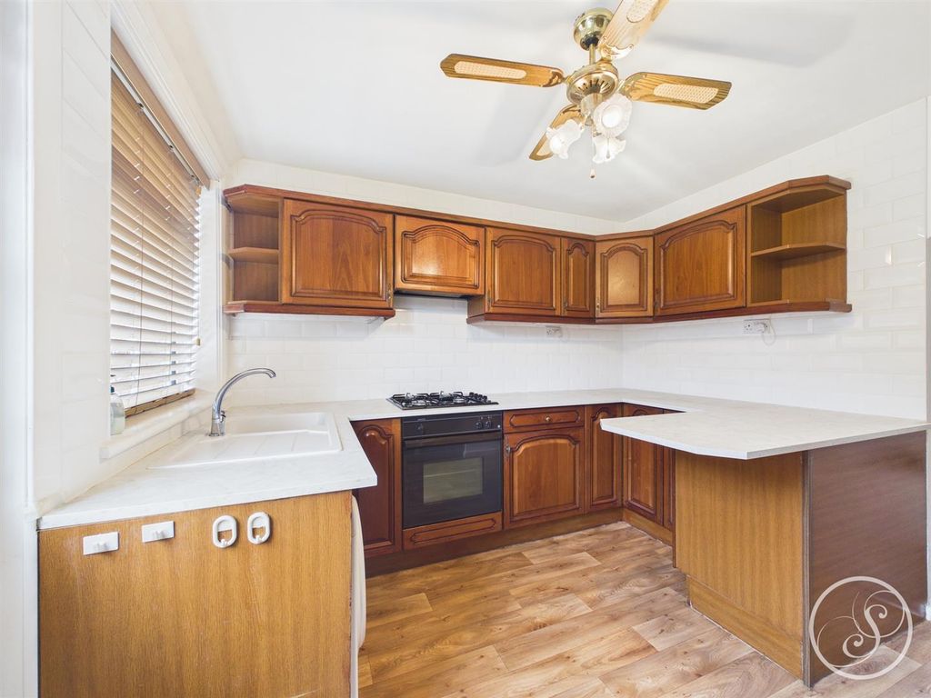 Property photo 3 of 15 Kitchen