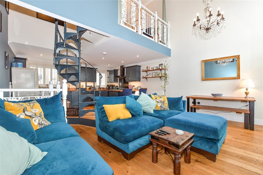 Property photo 2 of 14 Lounge