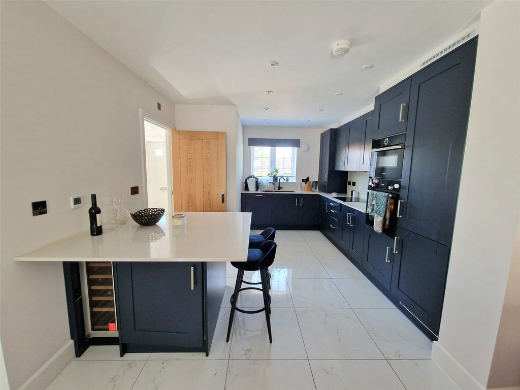 Property photo 2 of 21 Picture No. 04