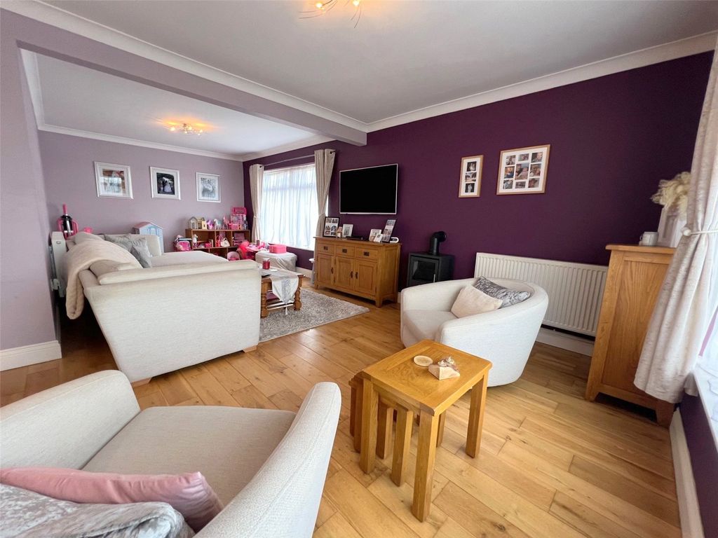 Property photo 2 of 33 Picture No. 49