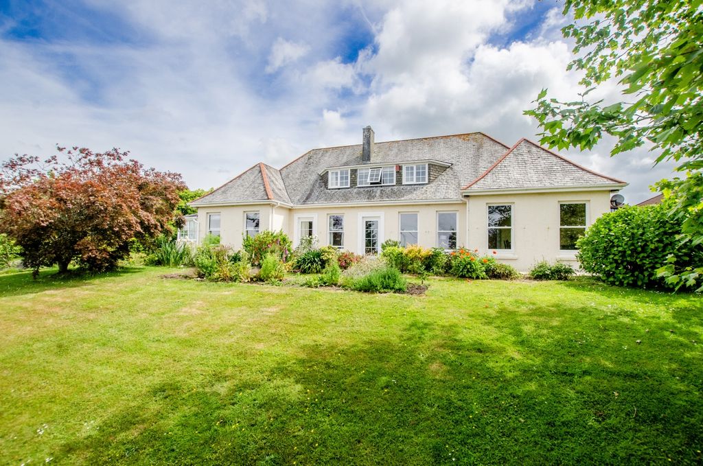 Property photo 1 of 20 24 Boxwell Park Tps Bodmin Branch 01208 74182 -1