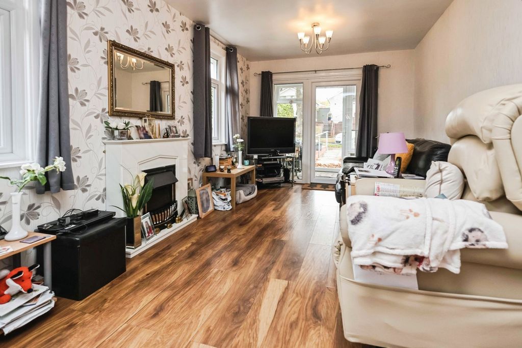 Property photo 3 of 17 Photo