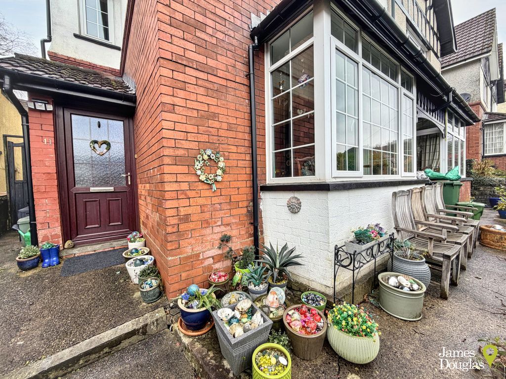 Property photo 3 of 20 Front3 (2)