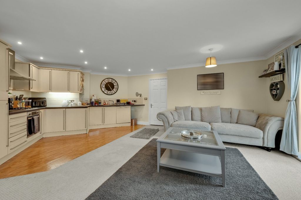 Property photo 2 of 8 Reception/Kitchen