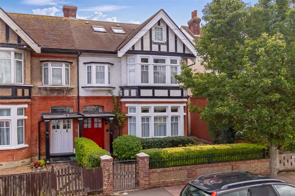 Property photo 1 of 24 Reigate Road.Jpg