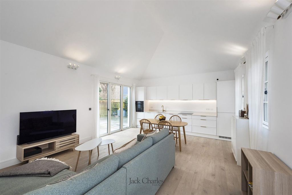 Property photo 3 of 9 1A Croft Close, Tn10 4La 002.Jpg