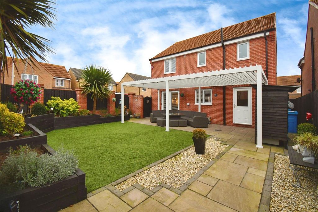 Property photo 1 of 36 Outside