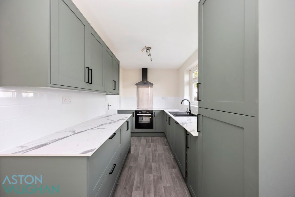 Property photo 1 of 17 4680481