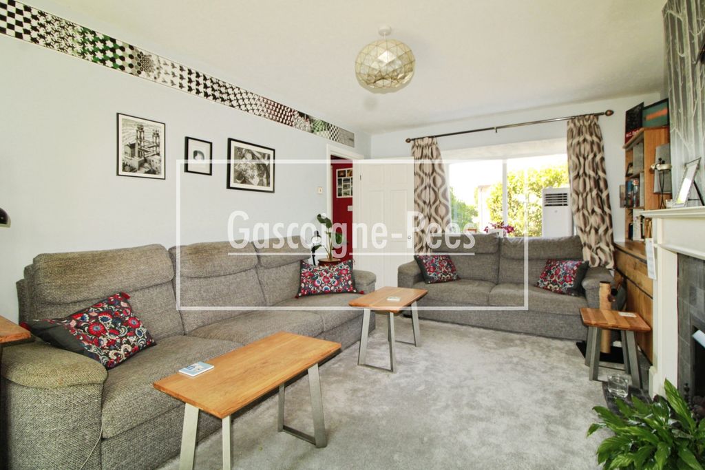 Property photo 2 of 12