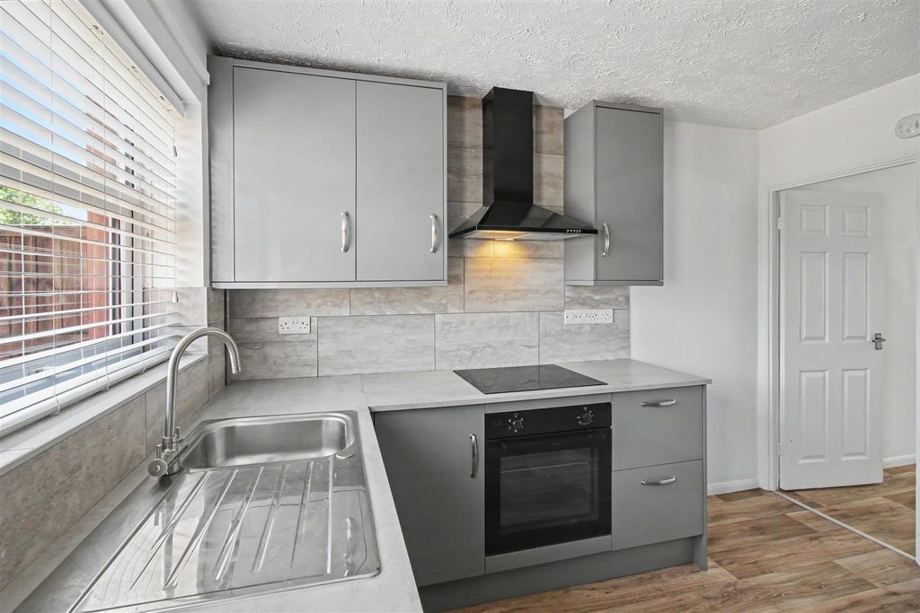 Property photo 2 of 15 Kitchen