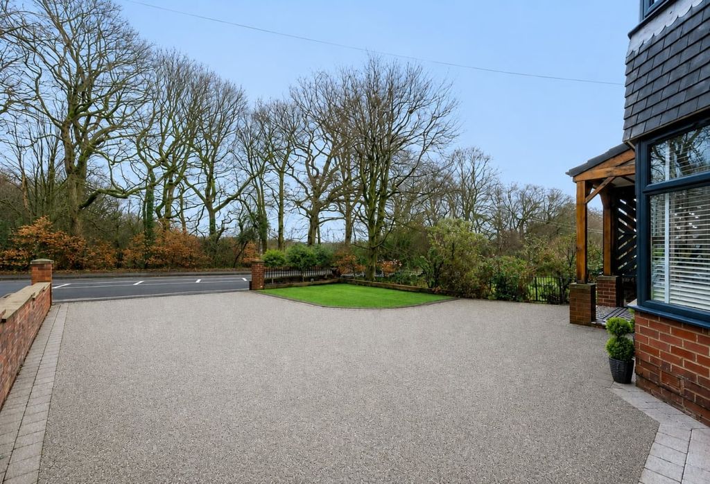 Property photo 2 of 48