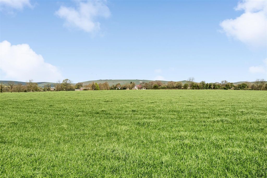 Property photo 2 of 22 1440449-14-69d8F86917c84.Jpg