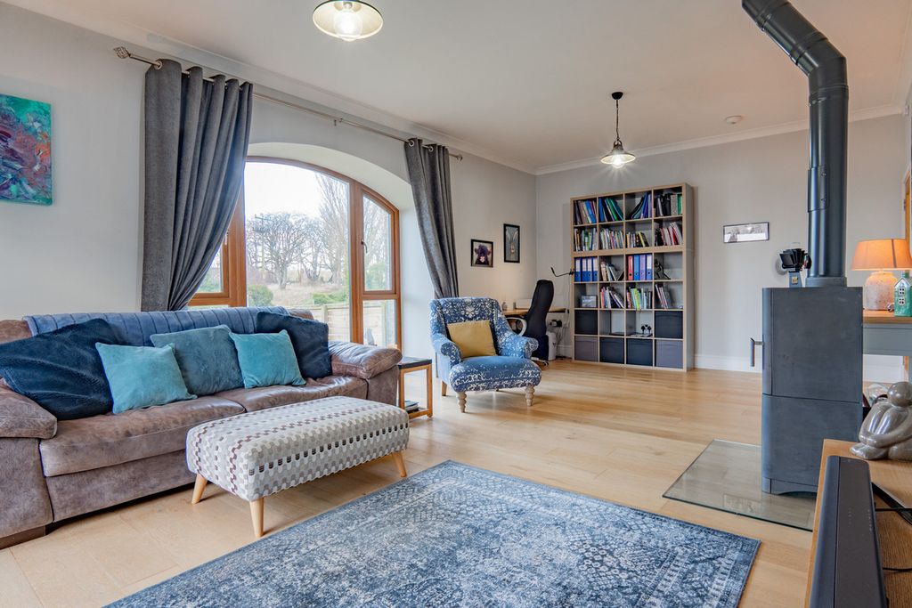 Property photo 2 of 48