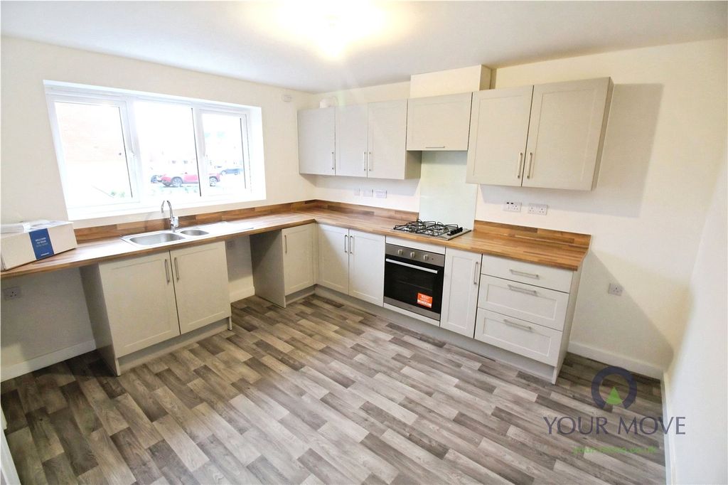 Property photo 3 of 10 Kitchen