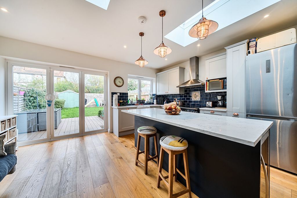 Property photo 1 of 18 1426091-12-69B449...