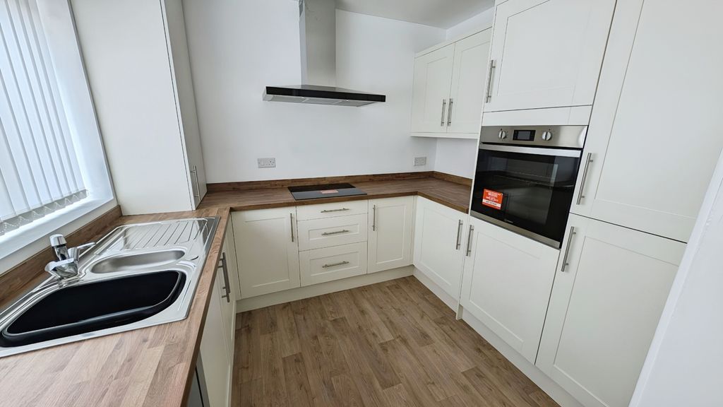 Property photo 3 of 13 Pbox-Kitchen-326774.Jpg