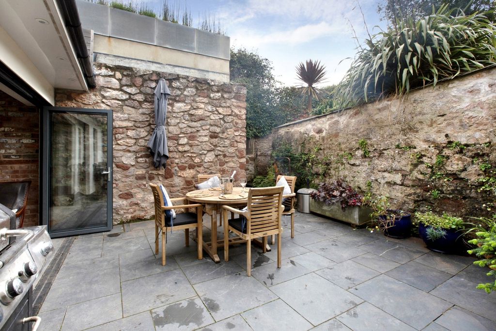 Property photo 2 of 29 Sun Terrace