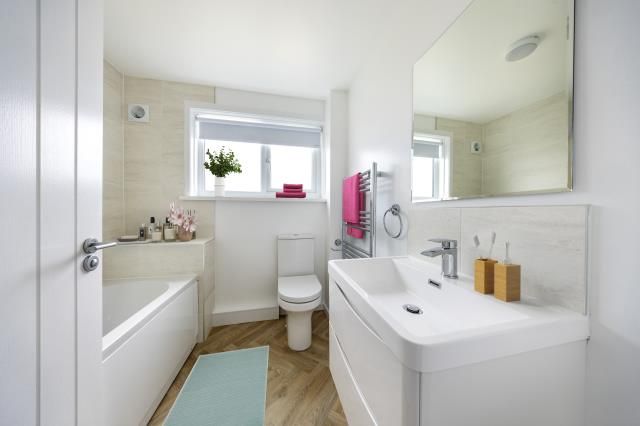 Property photo 3 of 9 Bathroom