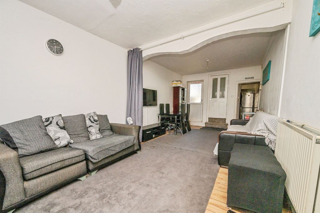 Property photo 2 of 12