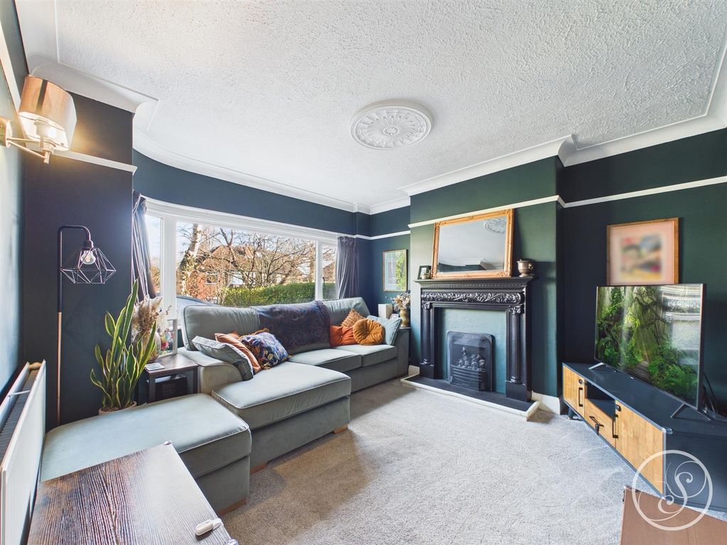 Property photo 3 of 27 Lounge