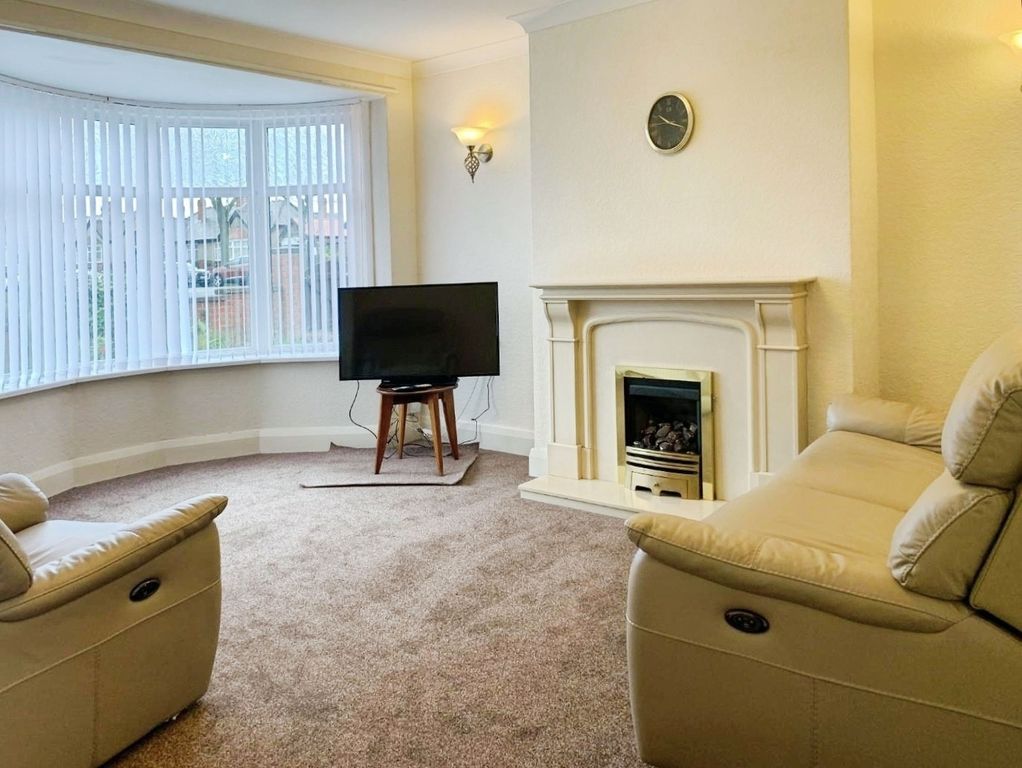 Property photo 3 of 11 Pbox-Living_Room-316395.Jpg