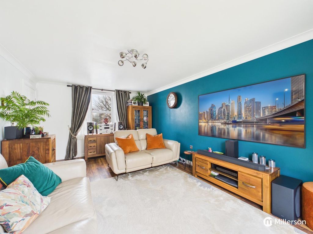 Property photo 3 of 21 Living Room