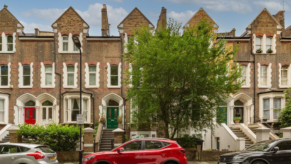 Property photo 1 of 11 70C Colvestone Crescent, Hackney, London, E8 2Lj