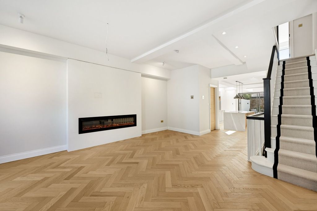 Property photo 2 of 22 Reception Room