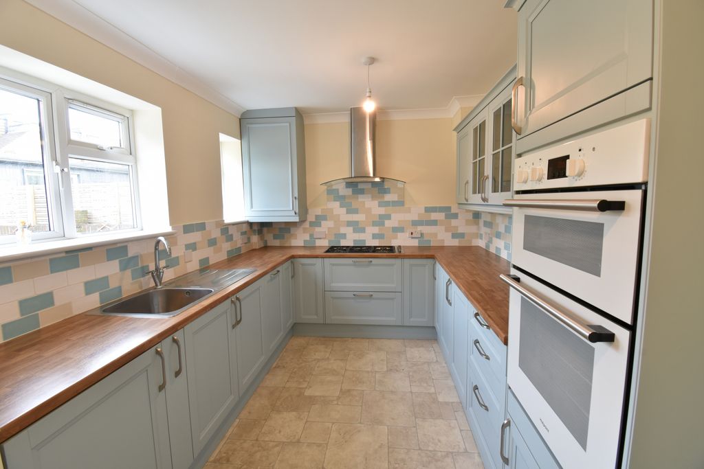 Property photo 1 of 14 2 Bed Town House For Sale Meadway, Twickenham Tw2