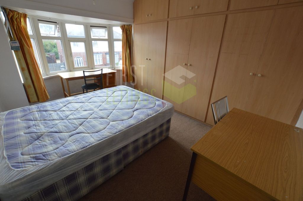 Property photo 2 of 9 Bedroom